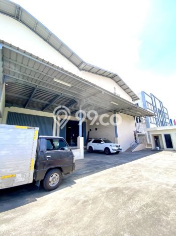 LOKASI STRATEGIS! Gudang Kawasan , Luas 2200m2m², Pengunjung Tinggi LOKASI STRATEGIS! Gudang Kawasan , Luas 2200m2m², Pengunjung Tinggi