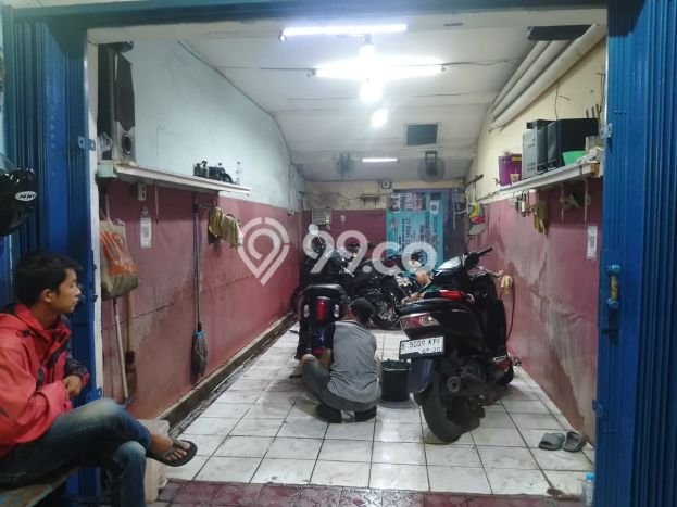 Rumah Mewah Siap Huni LT 197m2 di Palmerah, Jakarta Barat Rumah Mewah Siap Huni LT 197m2 di Palmerah, Jakarta Barat