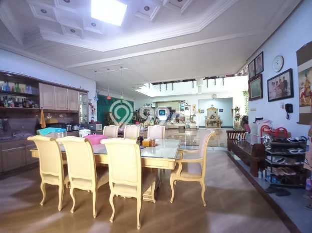 Jual Rumah Mewah Elegan Dengan View Eksklusif di Margorejo, Surabaya Jual Rumah Mewah Elegan Dengan View Eksklusif di Margorejo, Surabaya