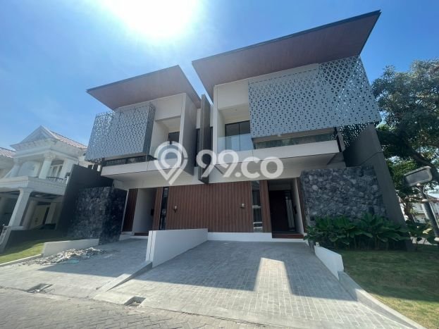Hunian Mewah LB 280m2 Siap Pakai Desain Elegan di Lidah Wetan, Surabaya Hunian Mewah LB 280m2 Siap Pakai Desain Elegan di Lidah Wetan, Surabaya