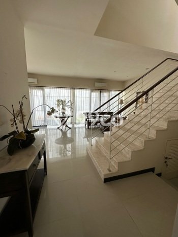 Dijual Rumah Premium dengan Fasilitas Sekitar Komplit di Lakarsantri, Surabaya Dijual Rumah Premium dengan Fasilitas Sekitar Komplit di Lakarsantri, Surabaya