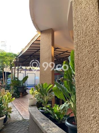 Rumah Mewah LB 900m2 Siap Pakai Desain Elegan di Sukomanunggal, Surabaya Rumah Mewah LB 900m2 Siap Pakai Desain Elegan di Sukomanunggal, Surabaya