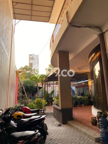 Rumah Mewah LB 900m2 Siap Pakai Desain Elegan di Sukomanunggal, Surabaya Rumah Mewah LB 900m2 Siap Pakai Desain Elegan di Sukomanunggal, Surabaya
