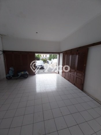Rumah Kondisi Baik Disewakan di Ampera, Jakarta Selatan LT 1000m2, LB 1200m2 Rumah Kondisi Baik Disewakan di Ampera, Jakarta Selatan LT 1000m2, LB 1200m2