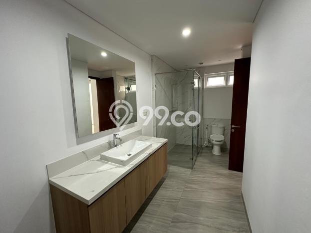 Sewa Rumah Nyaman di Kuningan LT 400m2 / LB 600m2 Siap Huni Sewa Rumah Nyaman di Kuningan LT 400m2 / LB 600m2 Siap Huni