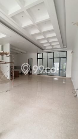 Rumah Mewah LB 200m2 Siap Pakai Desain Elegan di Pantai Indah Kapuk, Jakarta Utara Rumah Mewah LB 200m2 Siap Pakai Desain Elegan di Pantai Indah Kapuk, Jakarta Utara