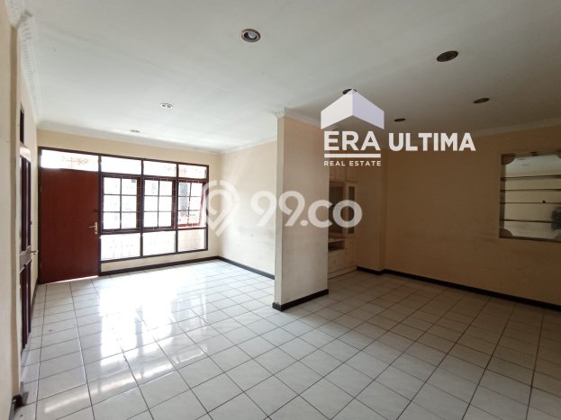 Lokasi terbaik! Rumah siap pakai disewakan di Kiaracondong LB 138m2 Lokasi terbaik! Rumah siap pakai disewakan di Kiaracondong LB 138m2