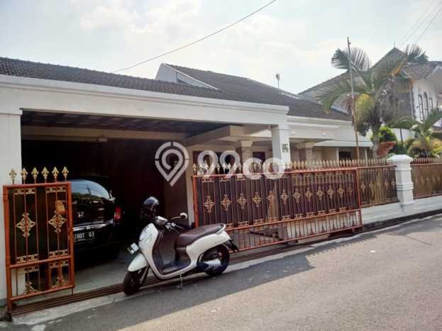 Rumah Elit Modern Tanpa Renovasi di Buah Batu Bandung Rumah Elit Modern Tanpa Renovasi di Buah Batu Bandung