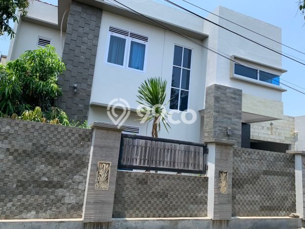 Lokasi strategis! Rumah siap pakai disewakan di Cirebon Kota LB 300m2 Lokasi strategis! Rumah siap pakai disewakan di Cirebon Kota LB 300m2