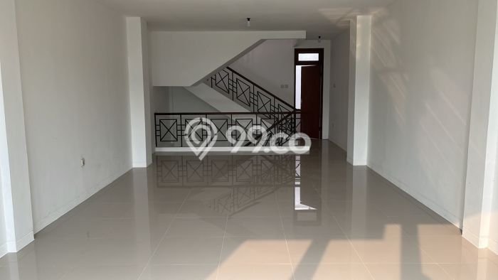 Ruko Bagus Dijual LB 220m2 Lokasi Strategis Jakarta Barat Area Cocok untuk Bisnis Ruko Bagus Dijual LB 220m2 Lokasi Strategis Jakarta Barat Area Cocok untuk Bisnis