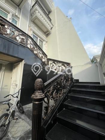 For Sale! Premium House LT 202m2 Desain Modern di Taman Palem For Sale! Premium House LT 202m2 Desain Modern di Taman Palem