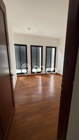 Rumah Elit LB 330m2 Siap Huni Desain Elegan di Ragunan, Jakarta Selatan Rumah Elit LB 330m2 Siap Huni Desain Elegan di Ragunan, Jakarta Selatan