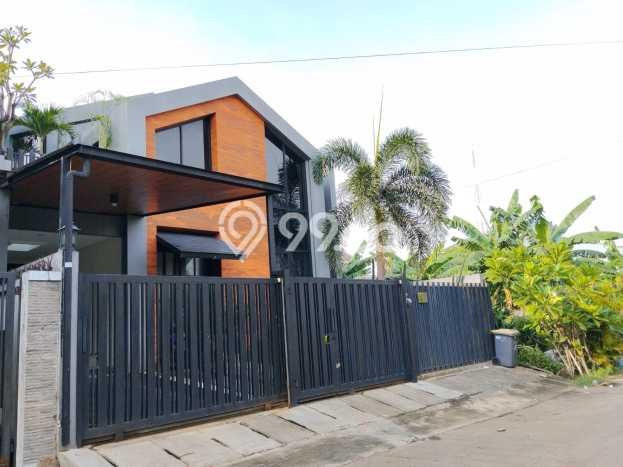 Dijual Rumah Mewah Elegan Dengan View Cantik di Kav DKI, Jakarta Barat Dijual Rumah Mewah Elegan Dengan View Cantik di Kav DKI, Jakarta Barat