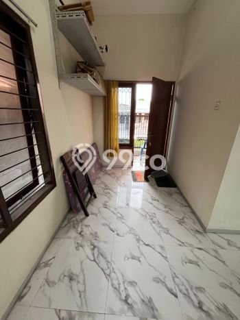 Jual Rumah Bagus Siap Huni LB 200m2 di Sukolilo, Surabaya Jual Rumah Bagus Siap Huni LB 200m2 di Sukolilo, Surabaya