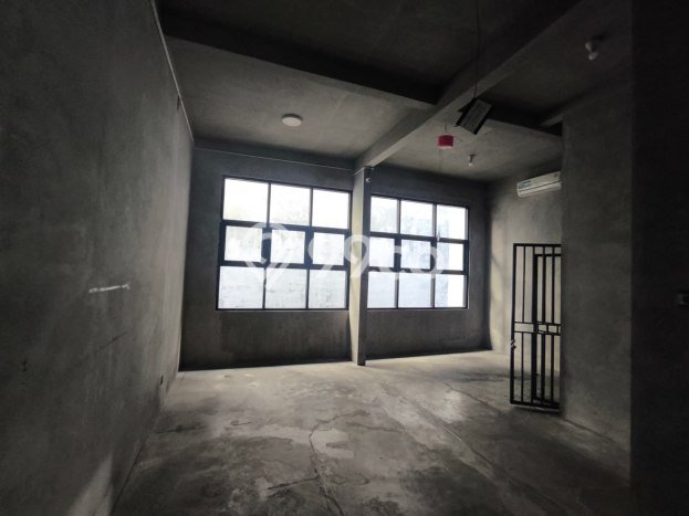Disewakan Kantor komersial di Tenggilis Mejoyo luas bangunan 400m2 Disewakan Kantor komersial di Tenggilis Mejoyo luas bangunan 400m2