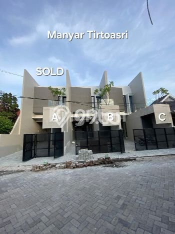 Hunian Mewah LB 175m2 Siap Huni Desain Elegan di Manyar, Surabaya Hunian Mewah LB 175m2 Siap Huni Desain Elegan di Manyar, Surabaya