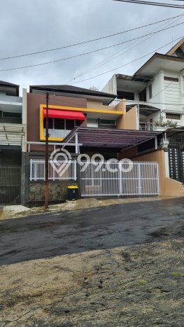 Bisa KPR! Rumah Strategis di Bandung Kota, Luas 200m² Bangunan 220m² Bisa KPR! Rumah Strategis di Bandung Kota, Luas 200m² Bangunan 220m²