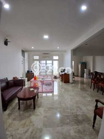 HOT LISTING! Rumah Siap Huni area Jagakarsa, LT 296m² LB 272m² HOT LISTING! Rumah Siap Huni area Jagakarsa, LT 296m² LB 272m²