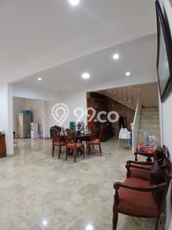 HOT LISTING! Rumah Siap Huni area Jagakarsa, LT 296m² LB 272m² HOT LISTING! Rumah Siap Huni area Jagakarsa, LT 296m² LB 272m²