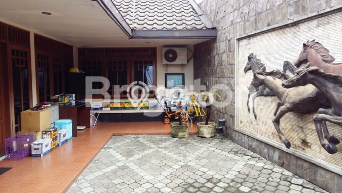 PENAWARAN TERBATAS! Rumah Berkualitas di , Luas 300m2m² LB 240m2m² PENAWARAN TERBATAS! Rumah Berkualitas di , Luas 300m2m² LB 240m2m²