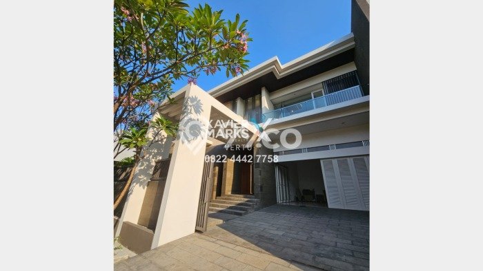 Dijual Rumah Premium dengan Fasilitas Sekitar Lengkap di Sukolilo, Surabaya Dijual Rumah Premium dengan Fasilitas Sekitar Lengkap di Sukolilo, Surabaya