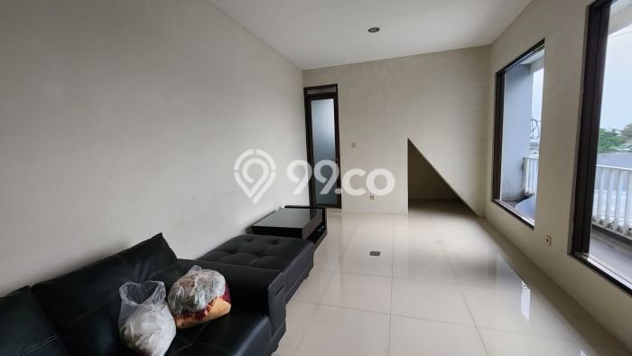 PREMIUM LIVING! Rumah di Setra Duta, 4 KT, Area Berkembang, Luas 158m² Bangunan 250m² PREMIUM LIVING! Rumah di Setra Duta, 4 KT, Area Berkembang, Luas 158m² Bangunan 250m²