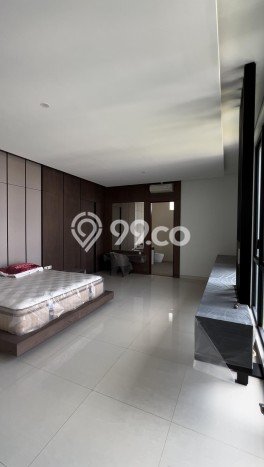 Rumah Elit LB 1000m2 Siap Pakai Desain Elegan di Setiabudi, Bandung Rumah Elit LB 1000m2 Siap Pakai Desain Elegan di Setiabudi, Bandung