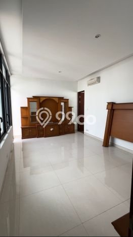 Rumah Elit LB 1000m2 Siap Pakai Desain Elegan di Setiabudi, Bandung Rumah Elit LB 1000m2 Siap Pakai Desain Elegan di Setiabudi, Bandung