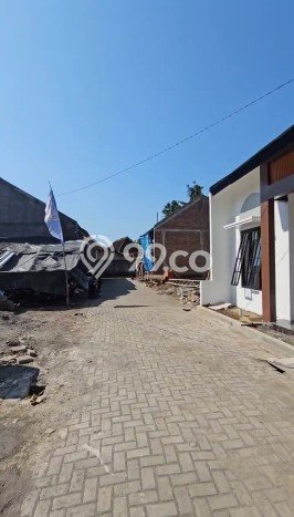Rumah Asri area Sleman, Sleman, Luas 99m² Bangunan 70m² Rumah Asri area Sleman, Sleman, Luas 99m² Bangunan 70m²