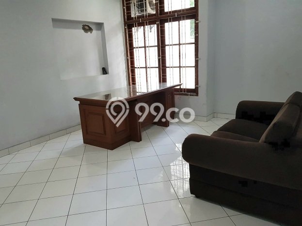 Rumah Strategis 4 Kamar Tidur dan 4 Kamar Mandi di , Dekat Pusat Kota, Bandung Rumah Strategis 4 Kamar Tidur dan 4 Kamar Mandi di , Dekat Pusat Kota, Bandung