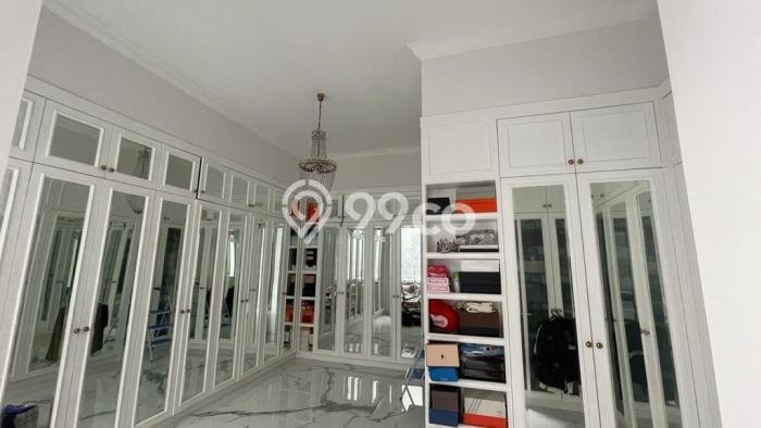 Disewakan! Rumah 5 Kamar Tidur &
5 Kamar Mandi di Kemang, Jakarta Selatan Disewakan! Rumah 5 Kamar Tidur &
5 Kamar Mandi di Kemang, Jakarta Selatan