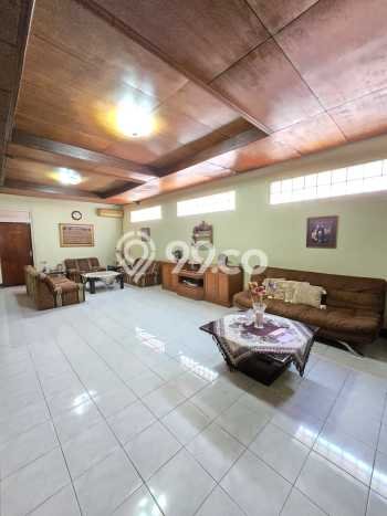 Ready to Use! Luxury House LT 420m2 Desain Elegan di Buah Batu Ready to Use! Luxury House LT 420m2 Desain Elegan di Buah Batu
