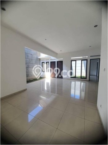 Rumah Luas Tanah 242m2m² di Batununggal, Bandung - Lokasi Strategis Rumah Luas Tanah 242m2m² di Batununggal, Bandung - Lokasi Strategis