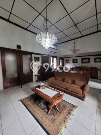 Rumah Elit LB 600m2 Siap Pakai Desain Elegan di Sayap Dago, Bandung Rumah Elit LB 600m2 Siap Pakai Desain Elegan di Sayap Dago, Bandung