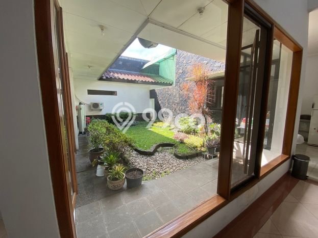 Rumah Elit LB 600m2 Siap Huni Desain Elegan di Pajajaran, Bandung Rumah Elit LB 600m2 Siap Huni Desain Elegan di Pajajaran, Bandung
