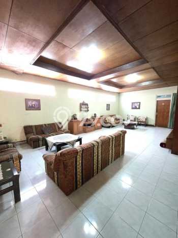 Ready to Use! Luxury House LT 420m2 Desain Elegan di Buah Batu Ready to Use! Luxury House LT 420m2 Desain Elegan di Buah Batu