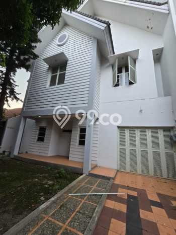 Hunian Mewah Dijual LT 216m2 di Batununggal, Bandung Hunian Mewah Dijual LT 216m2 di Batununggal, Bandung