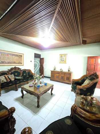 Ready to Use! Luxury House LT 420m2 Desain Elegan di Buah Batu Ready to Use! Luxury House LT 420m2 Desain Elegan di Buah Batu