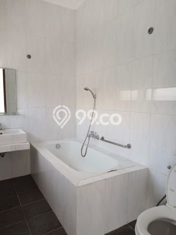 Rumah Terawat 4 KT 3 KM di Lokasi Premium Bintaro, Tangerang Selatan Rumah Terawat 4 KT 3 KM di Lokasi Premium Bintaro, Tangerang Selatan