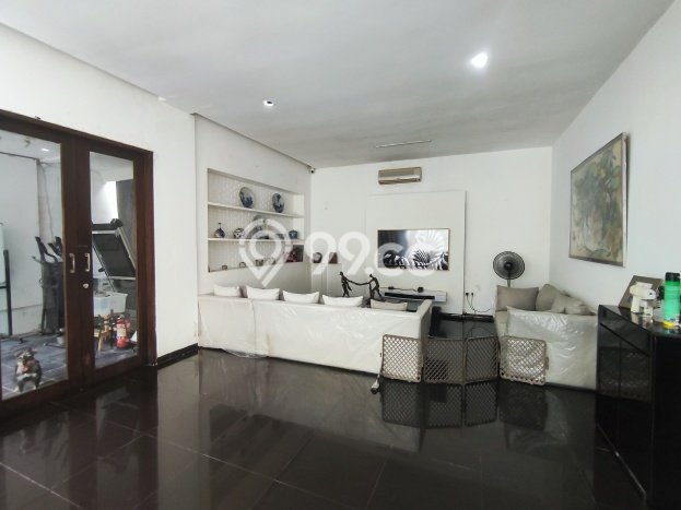 Ready to Use! Luxury House LT 290m2 Desain Modern di Pejaten Ready to Use! Luxury House LT 290m2 Desain Modern di Pejaten