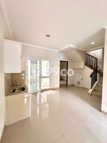 Dijual Hunian Rumah Terawat 3 KT di BSD Nusaloka, Tangerang Dijual Hunian Rumah Terawat 3 KT di BSD Nusaloka, Tangerang