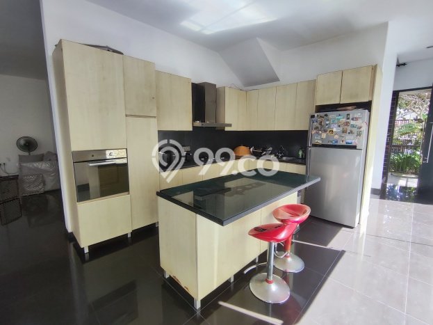Ready to Use! Luxury House LT 290m2 Desain Modern di Pejaten Ready to Use! Luxury House LT 290m2 Desain Modern di Pejaten