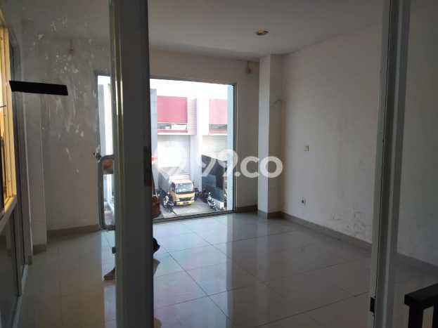 Unit Gudang Dijual di Jakarta Barat LT 136m2 & LB 136m2 Unit Gudang Dijual di Jakarta Barat LT 136m2 & LB 136m2