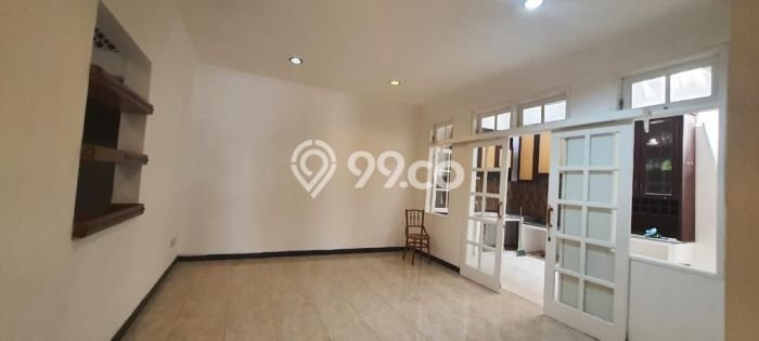 Rumah Mewah LB 268m2 Siap Huni Desain Elegan di Kota Wisata, Jakarta Timur Rumah Mewah LB 268m2 Siap Huni Desain Elegan di Kota Wisata, Jakarta Timur
