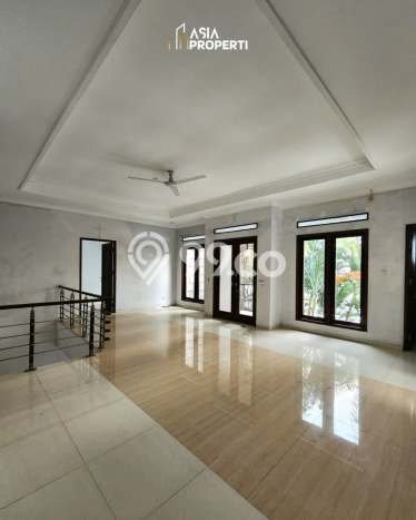 Rumah Elit Modern Tanpa Renovasi di Lebak Bulus Jakarta Selatan Rumah Elit Modern Tanpa Renovasi di Lebak Bulus Jakarta Selatan