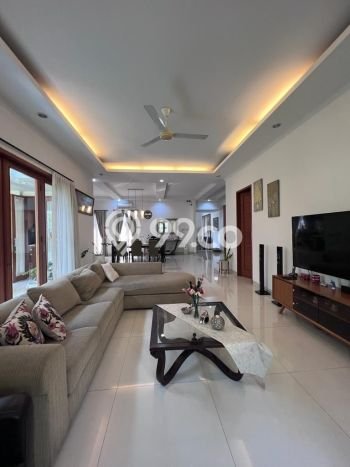 Rumah Luxury Modern Tanpa Renovasi di Pangkalan Jati Depok Rumah Luxury Modern Tanpa Renovasi di Pangkalan Jati Depok