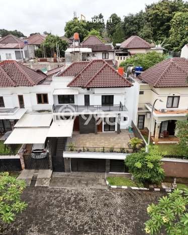 Rumah Mewah LB 250m2 Siap Pakai Desain Elegan di Cinere, Jakarta Selatan Rumah Mewah LB 250m2 Siap Pakai Desain Elegan di Cinere, Jakarta Selatan