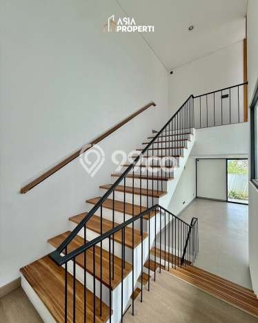 Rumah Mewah LB 215m2 Siap Pakai Desain Elegan di Pejaten, Jakarta Selatan Rumah Mewah LB 215m2 Siap Pakai Desain Elegan di Pejaten, Jakarta Selatan