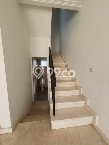 Rumah Elit Modern Tanpa Renovasi di Lebak Bulus Jakarta Selatan Rumah Elit Modern Tanpa Renovasi di Lebak Bulus Jakarta Selatan