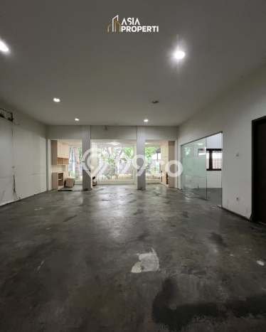 Ready to Use! Luxury House LT 588m2 Desain Elegan di Senopati Ready to Use! Luxury House LT 588m2 Desain Elegan di Senopati